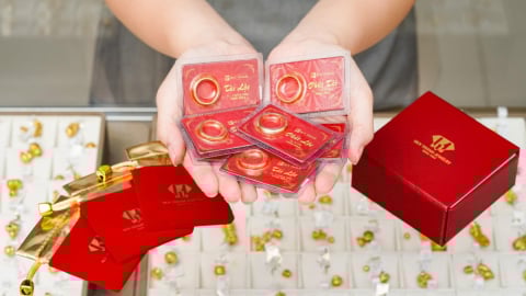 Giá vàng trong nước đi ngang, chênh lệch vàng thế giới 14 triệu đồng