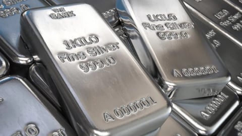 Giá bạc chịu sức ép từ yếu tố vĩ mô