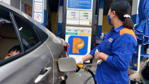 Giá xăng RON95-III tăng vượt ngưỡng 20.000 đồng/lít từ 15h chiều nay