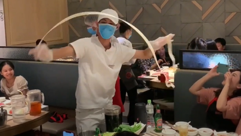 Haidilao 'múa mì, làm nail' thu hơn nghìn tỷ ở Việt Nam trong 6 tháng