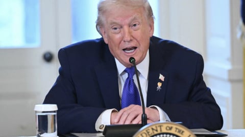 Donald Trump đe dọa áp thuế 50% đối với hàng hóa của các nước cấp vũ khí cho Iran