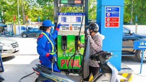 Giá xăng E10 giảm về ngưỡng 19.900 đồng/lít