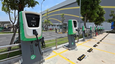 Trước 30/9, hoàn thành quy chuẩn trạm sạc xe điện trên cao tốc