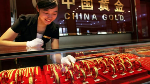 Tại sao các ngân hàng lớn Trung Quốc đồng loạt dừng giao dịch vàng cá nhân