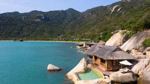 Ông chủ resort Six Senses Ninh Van Bay giải trình gì khi cổ phiếu tím trần liên tiếp