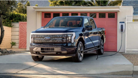 Hơn 4.300 bán tải điện F-150 Lightning của Ford bị triệu hồi có nguy cơ rơi kính chắn gió