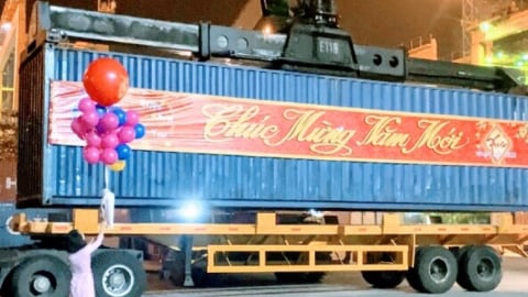 Cảng Hải Phòng đón mã hàng đầu tiên của năm mới 2022