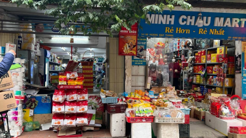 Tết Nhâm Dần 2022: Hàng hóa phong phú, người dân dè dặt chi tiêu