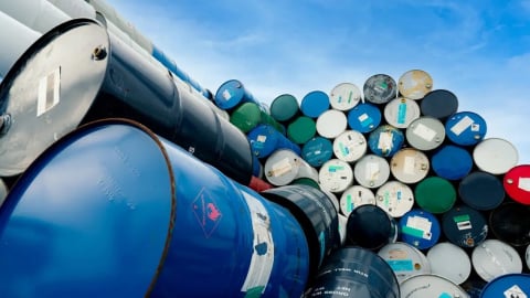 Giá dầu Brent áp sát mốc 80 USD/thùng