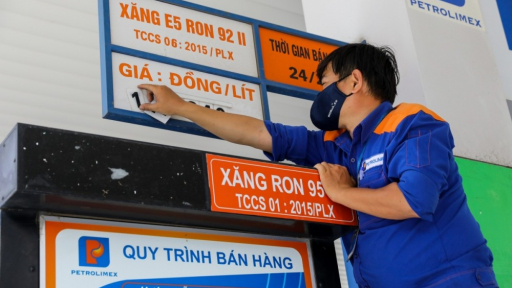 Giá xăng dầu giảm mạnh, xăng RON95 dưới 20.500 đồng thấp nhất trong hơn 3 năm qua