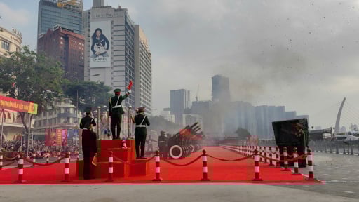 21 loạt đại bác rền vang trời chào mừng lễ kỷ niệm 50 năm 'Ngày giải phóng miền Nam, thống nhất đất nước' (30/4/1975 - 30/4/2025) 