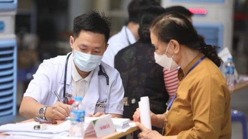 Hướng tới mục tiêu miễn viện phí cho tất cả người dân, lập “Quỹ nhà ở xã hội quốc gia”, nhà cho người trẻ đô thị