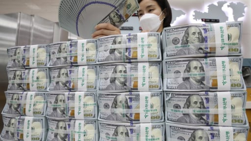 Tỷ giá USD ngày 12/5 trong nước đứng yên, thế giới biến động