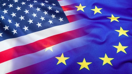 EU tạm dừng các biện pháp trả đũa thuế quan của Mỹ 