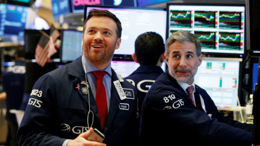 Chứng khoán Mỹ lập đỉnh mới bất chấp thông tin Trump định sa thải Chủ tịch Fed
