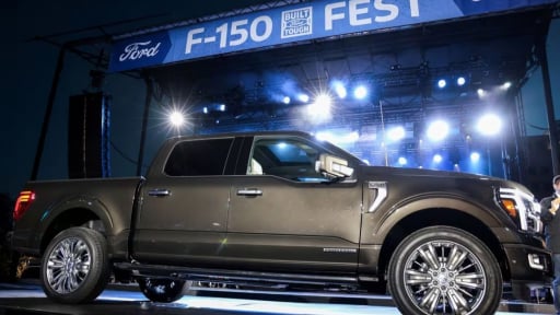 Ford tạm dừng xuất xưởng ô tô bán tải F-150 Lightning EV 2024