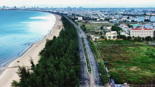 Đà Năng: 38 lô đất đường ven biển bị lấn chiếm làm sân bóng, hàng quán