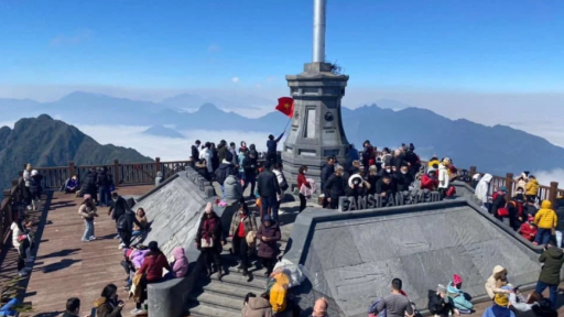 Hơn 150.000 khách du lịch đổ dồn về Hà Giang, Sapa, Mộc Châu trong dịp tết Nhâm Dần