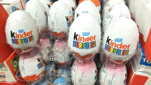 Kiểm nghiệm kẹo trứng Kinder Surprise sau nghi ngờ nhiễm khuẩn salmonella