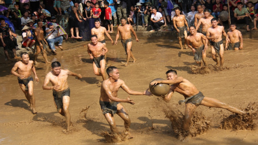 Làng Vân không chỉ nổi tiếng với rượu, lễ hội vật cầu nước đấy nét phồn thực sẽ khiến chị em phụ nữ đỏ mặt