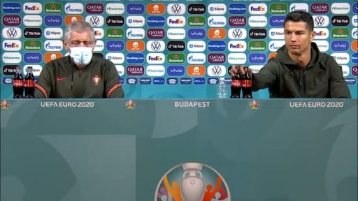 Đoạn clip dài 62 giây của Ronaldo đã khiến Coca Cola mất trắng 4 tỷ USD