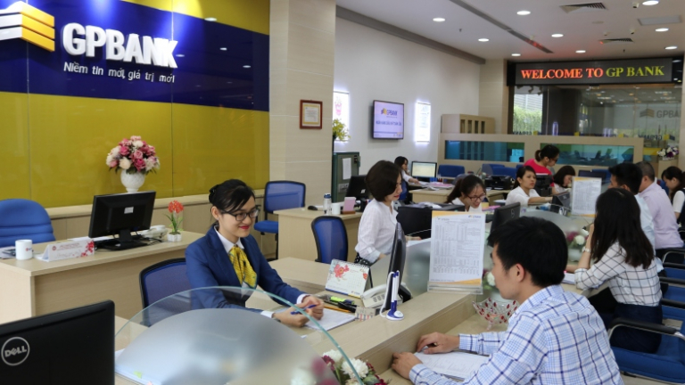 Chính phủ yêu cầu trình phương án chuyển giao bắt buộc 2 ngân hàng trước 20/12