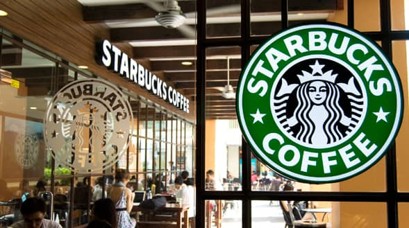 Tại sao Starbucks muốn sa thải 1.100 nhân viên?