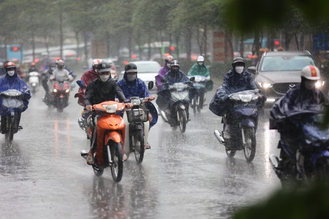 Không khí lạnh tăng cường, Bắc Bộ trời rét, Trung Bộ nhiều nơi mưa rào