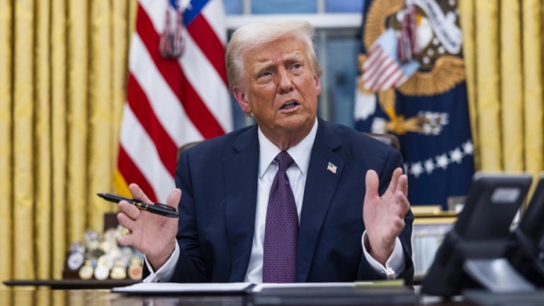 Tổng thống Mỹ Trump ký sắc lệnh yêu cầu giảm giá thuốc
