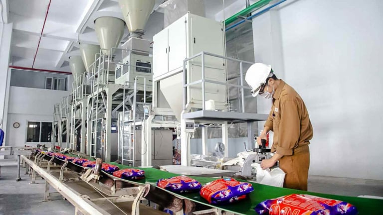 Dragon Capital liên tiếp bán ròng 4 triệu cổ phiếu DGC, thoái bớt vốn tại Hóa chất Đức Giang