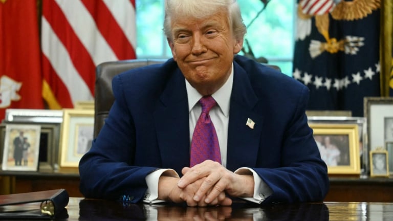 Ông Trump dọa áp thuế 50%, EU kêu gọi 'đàm phán tôn trọng'