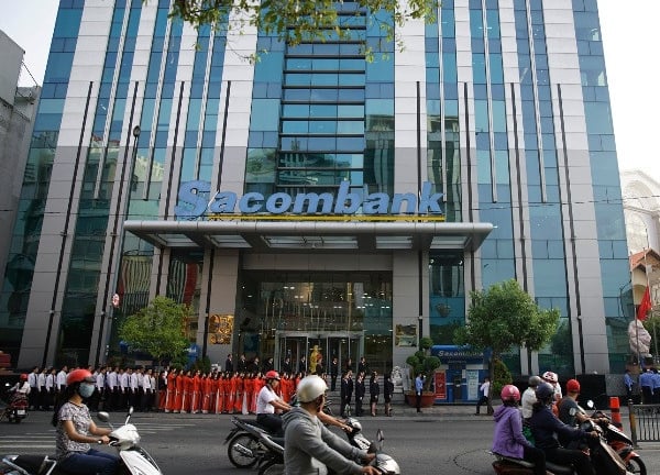 Sacombank miễn nhiệm cùng lúc hai Phó Tổng Giám đốc