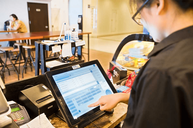 Thủ tướng: Xem xét hỗ trợ chi phí lắp đặt cho hộ kinh doanh dùng hóa đơn điện tử từ máy tính tiền
