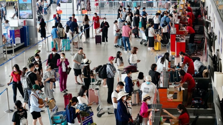 Gần 60 triệu lượt hành khách qua cảng hàng không nửa đầu 2025