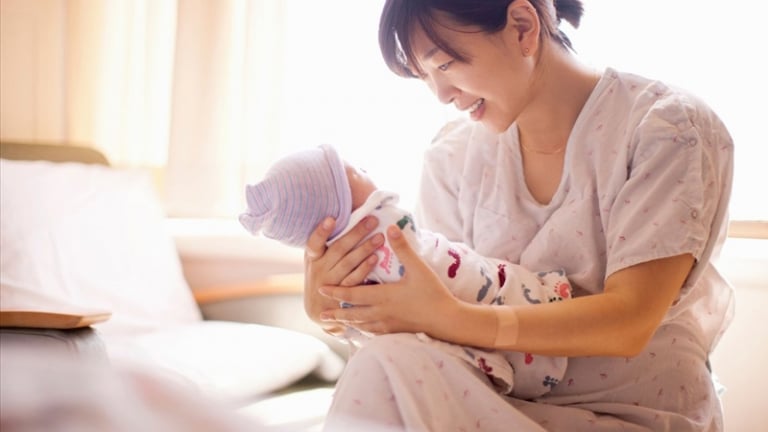 Từ 1/7/2025: Chồng được nghỉ chăm vợ sinh con trong 60 ngày đầu sau sinh
