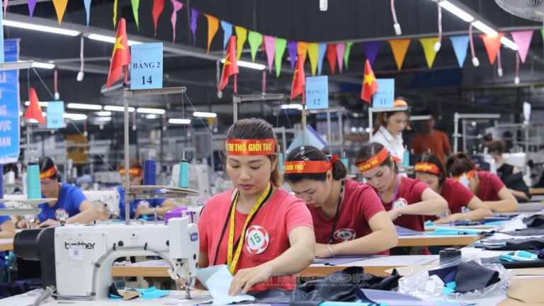 Một doanh nghiệp may mặc đạt hơn 4.000 tỷ đồng doanh thu nửa đầu năm, mỗi lao động hiệu suất 214 triệu đồng