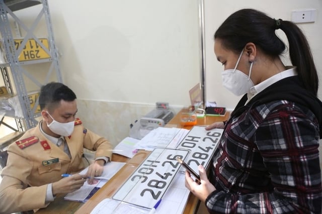 Lệ phí cấp chứng nhận đăng ký, biển số xe mới nhất có mức cao nhất là 20 triệu đồng