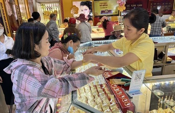 Giá vàng ngày 8/7 bật tăng lên mức 121 triệu đồng/lượng