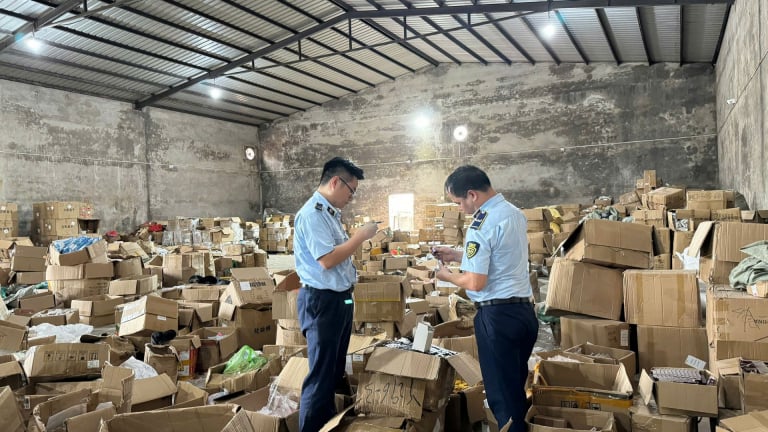 Phát hiện kho hàng hơn 47.000 sản phẩm nhập lậu, vận hành qua 1688.com và các tài khoản TikTok