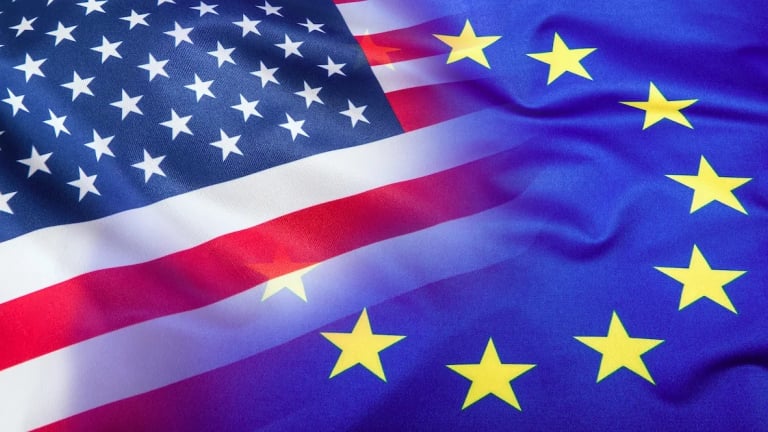 EU tạm dừng các biện pháp trả đũa thuế quan của Mỹ 