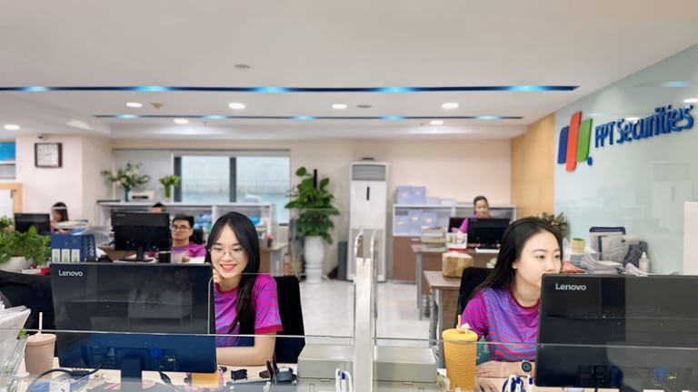 FPTS: Doanh thu môi giới cũng giảm 36,7%, một Phó Tổng Giám đốc xin từ nhiệm