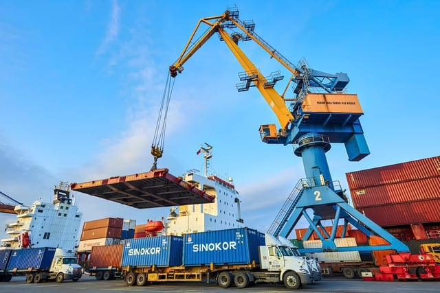 Một doanh nghiệp vận tải sắp chia cổ tức 'khủng' 40%, cổ đông nhận tiền mặt và cổ phiếu