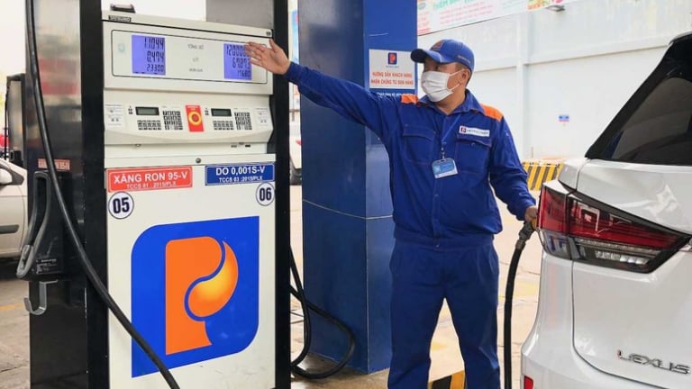Dự báo giá xăng ngày 7/8 bật tăng vượt ngưỡng 20.000 đồng/lít