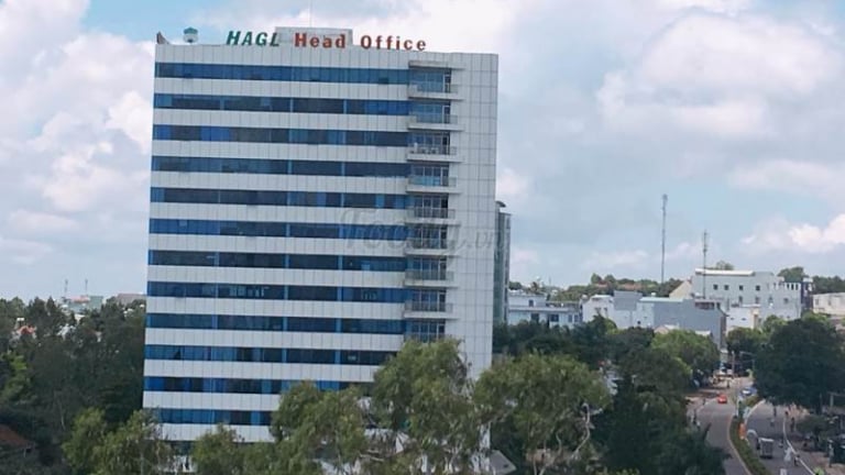 HAGL của 'bầu Đức' vừa thoát lỗ luỹ kế lại nhận 'trát phạt'