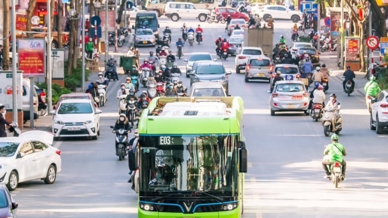 Hà Nội: Thí điểm tuyến buýt điện phục vụ du lịch khu vực Hoàn Kiếm, Ba Đình