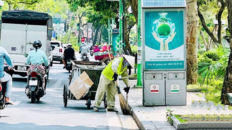 Hà Nội đề xuất tăng giá thu gom rác lên 43.000 đồng/người