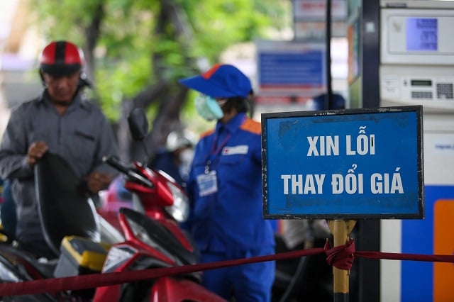 Giá xăng dầu tăng từ 15h00 ngày 4/9, xăng RON95-III vượt 20.000 đồng/lít