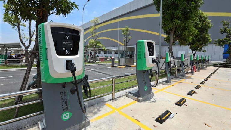 Trước 30/9, hoàn thành quy chuẩn trạm sạc xe điện trên cao tốc