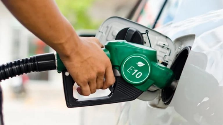 Giá xăng E10 tăng hơn 1.000 đồng/lít từ hôm nay