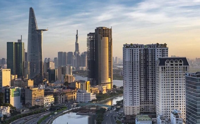 Giá nhà sơ cấp TP HCM lập đỉnh mới, giới đầu cơ thứ cấp bắt đầu 'xả hàng'